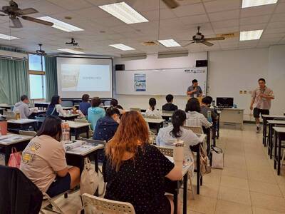 LINE_ALBUM_20260613上午適應體育課程_260615_60
