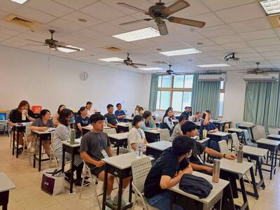LINE_ALBUM_20260613上午適應體育課程_260615_30