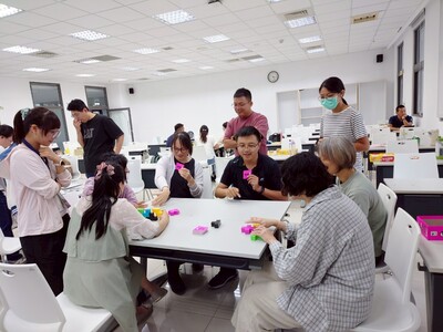 LINE_ALBUM_1140730_251013_3