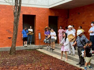 LINE_ALBUM_1140828迦樂醫院_251016_13